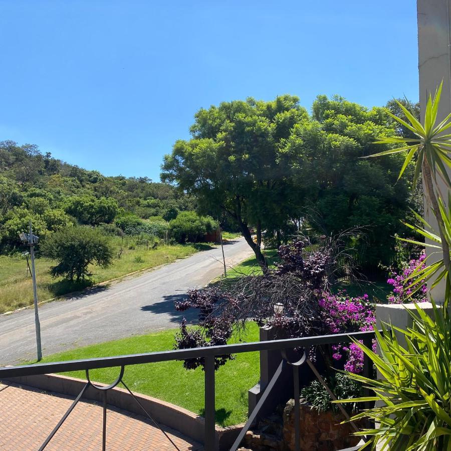 Glenvista Home With A View 요하네스버그 외부 사진